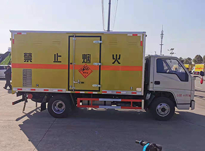 牟定爆破器材运输车工人安全操作规范与智能技术保障